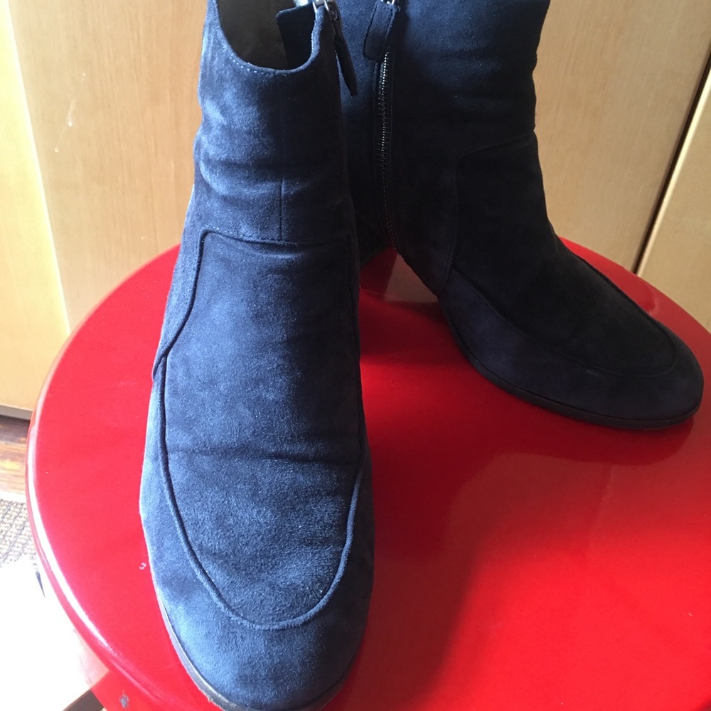 Suede 9 Eileen Fisher booties